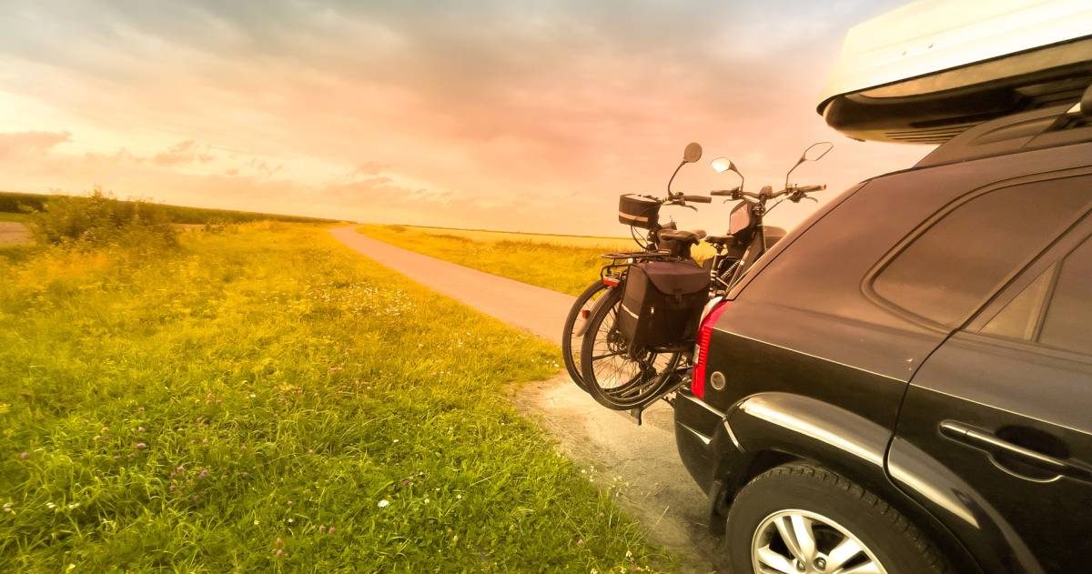 E-bikes op de fietsendrager achter de auto